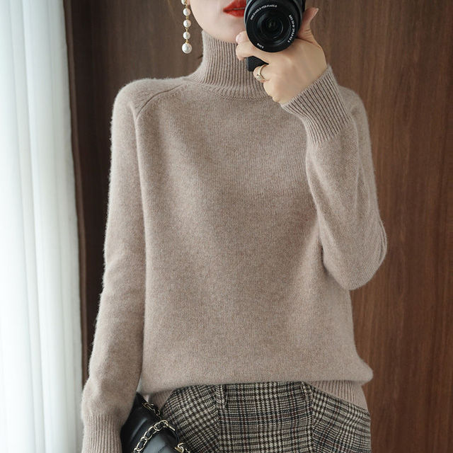 Cozy Women's Crew Neck Sweater - Thick Winter Knit