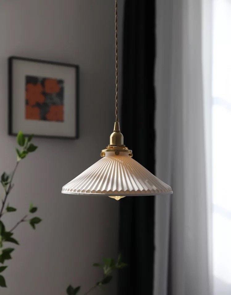 Elegant Asian-Style Ceramic Table Lamp - VogeLuxe
