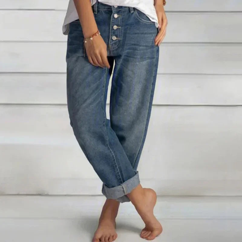 Kamilla | Comfortable Relaxed Fit High Waist Jeans - VogeLuxe