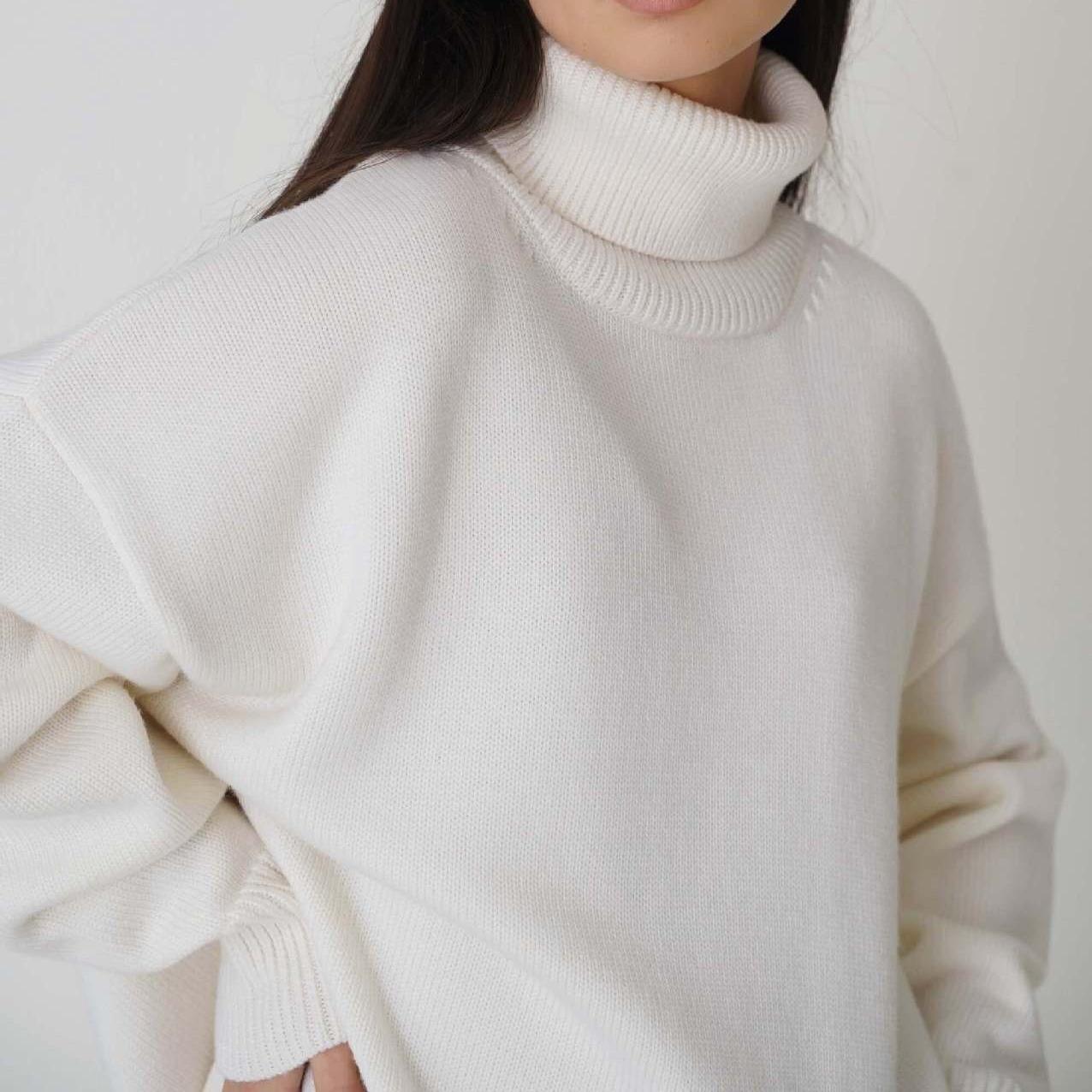 Luxurious Women's Crew Neck Cashmere Sweater