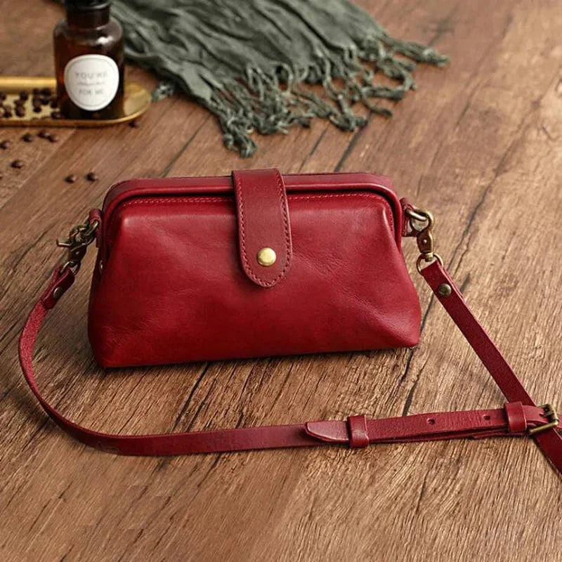 Small Chic Crossbody Purse with Slim Fit