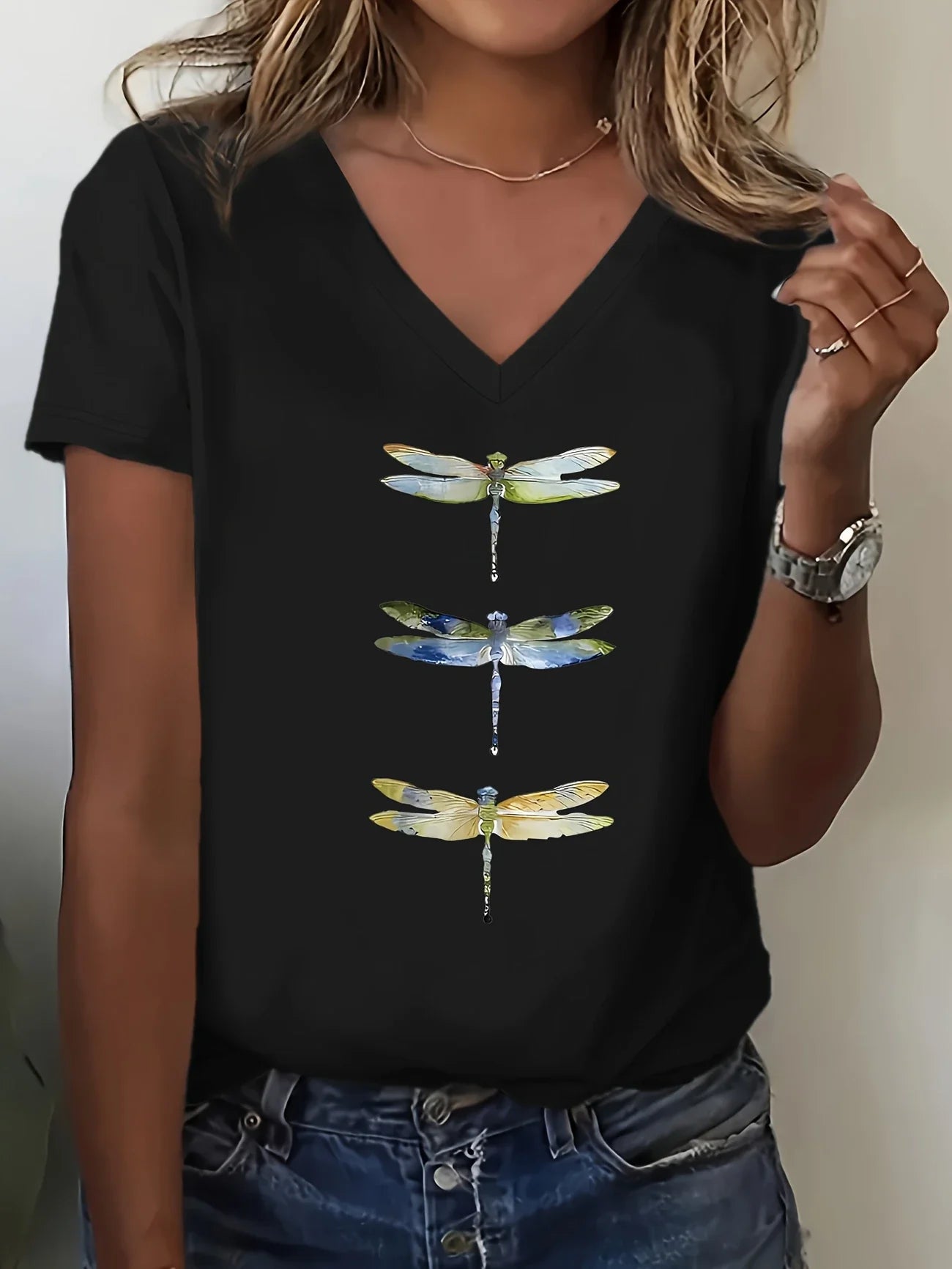 Relaxed Fit Ladies Graphic T-Shirt with Dragonfly Design