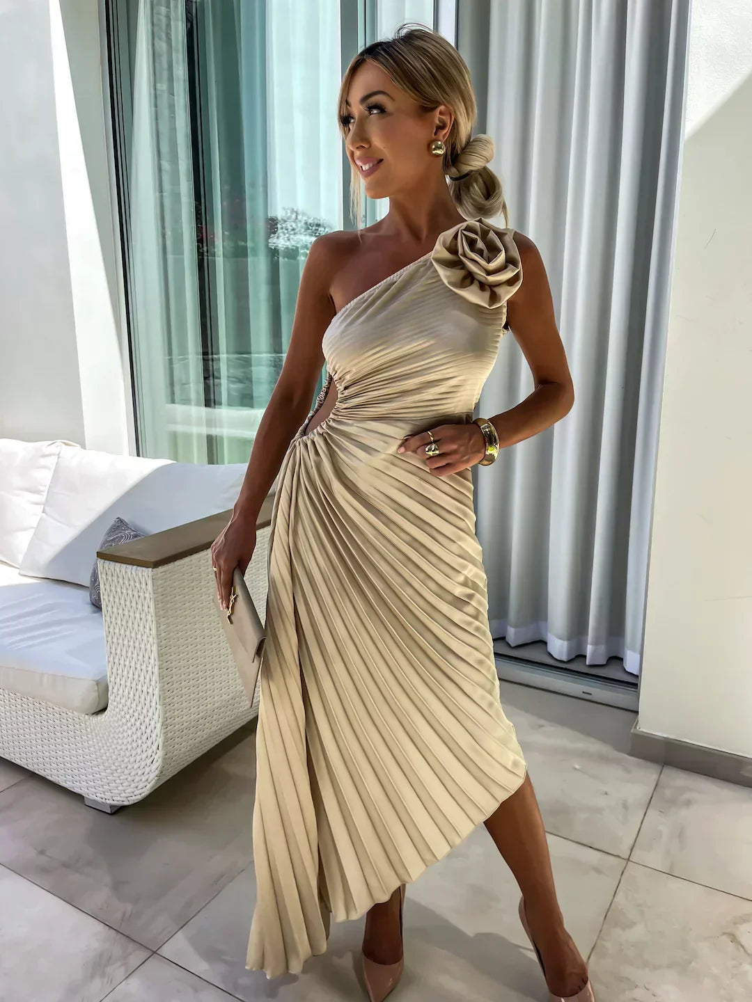 Chic Ruffled Shoulder Party Dress