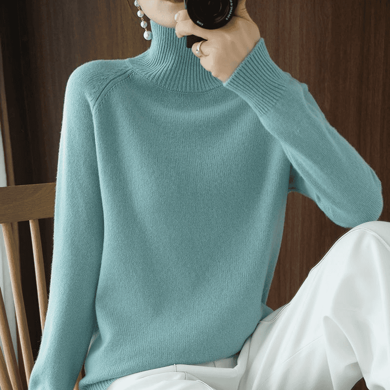 Cozy Women's Crew Neck Sweater - Thick Winter Knit