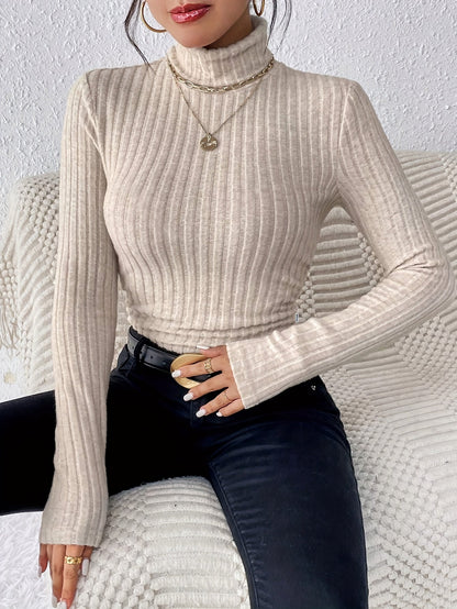 Women's Classic Crew Neck Sweater in Fitted Style