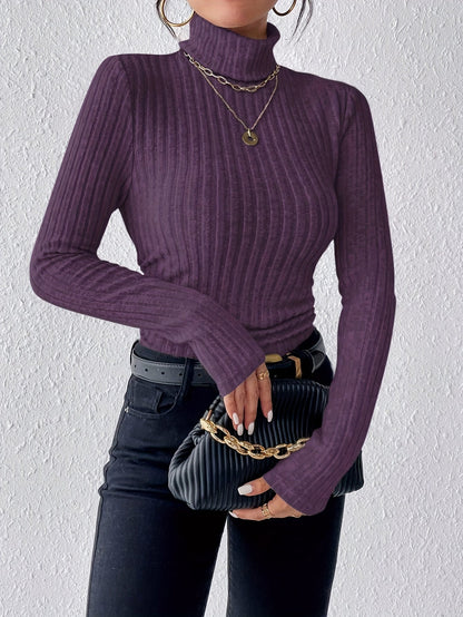 Women's Classic Crew Neck Sweater in Fitted Style