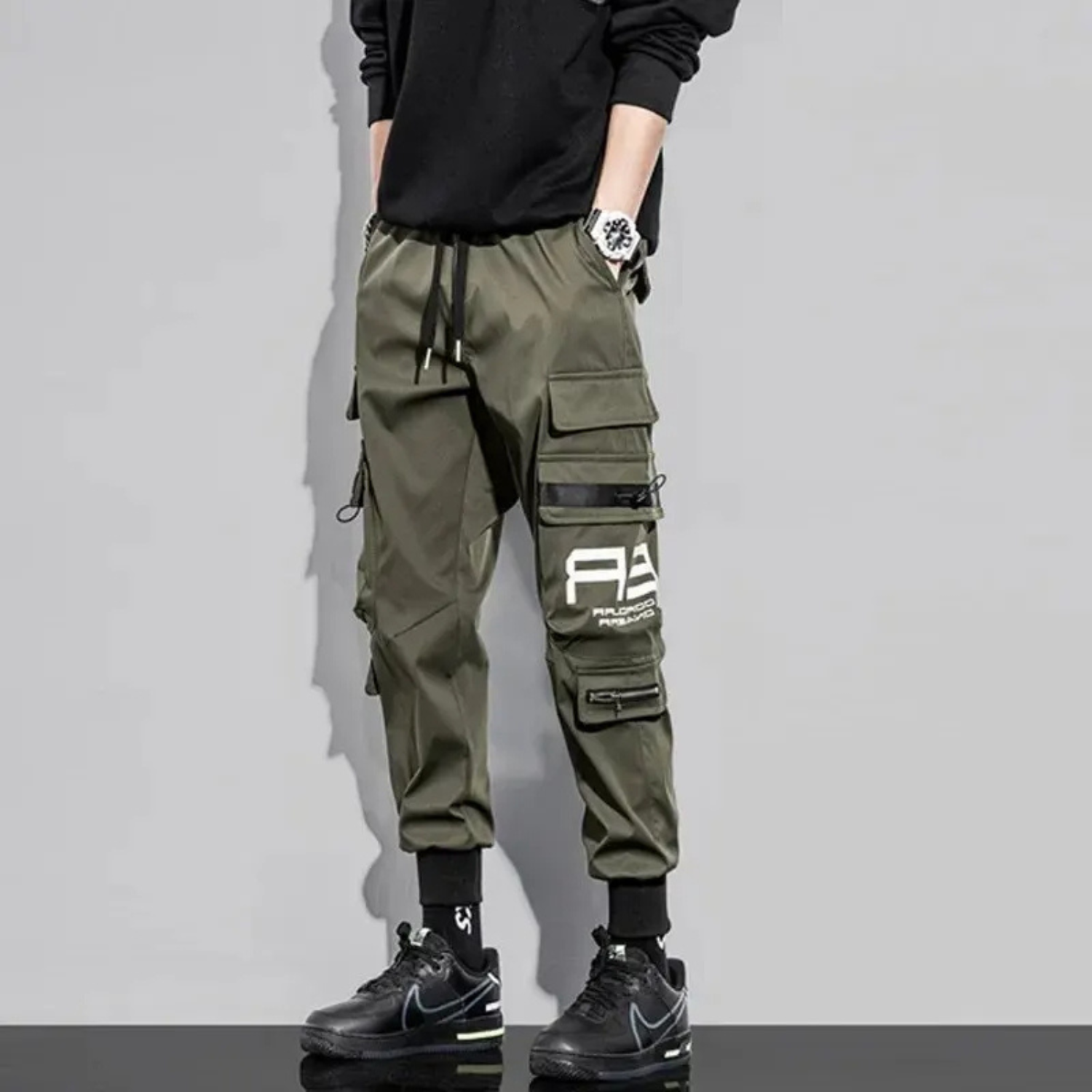 Relaxed Fit Men's Cargo Pants with Multiple Pockets - VogeLuxe