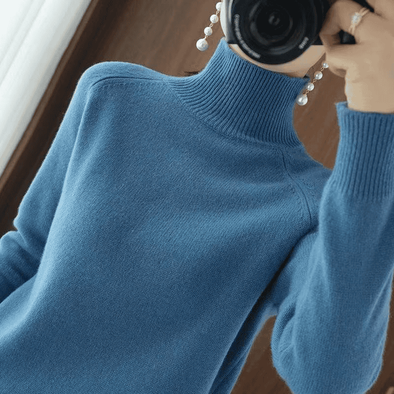 Cozy Women's Crew Neck Sweater - Thick Winter Knit