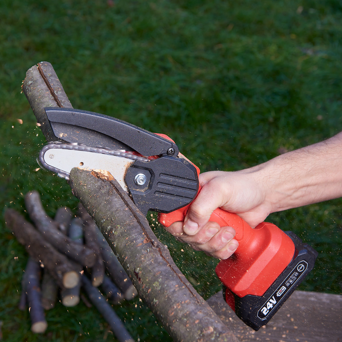 Compact Electric Chainsaw Pruning Tool - VogeLuxe