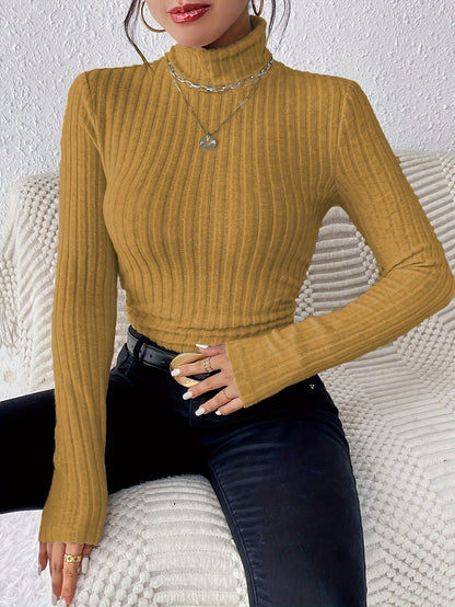 Women's Classic Crew Neck Sweater in Fitted Style