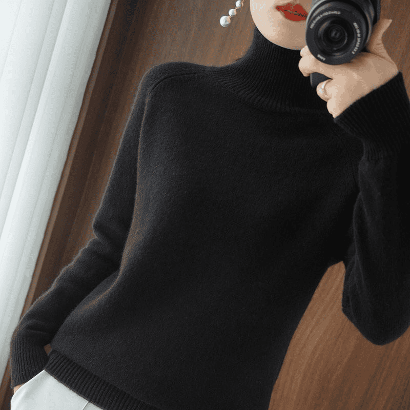 Cozy Women's Crew Neck Sweater - Thick Winter Knit