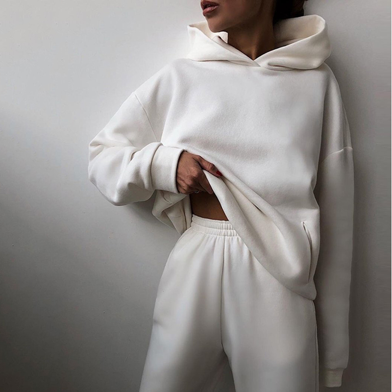 Women's Fashionable Athletic Tracksuit with Performance Fit - VogeLuxe