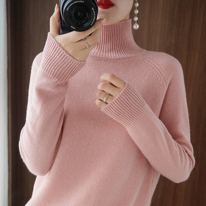 Cozy Women's Crew Neck Sweater - Thick Winter Knit