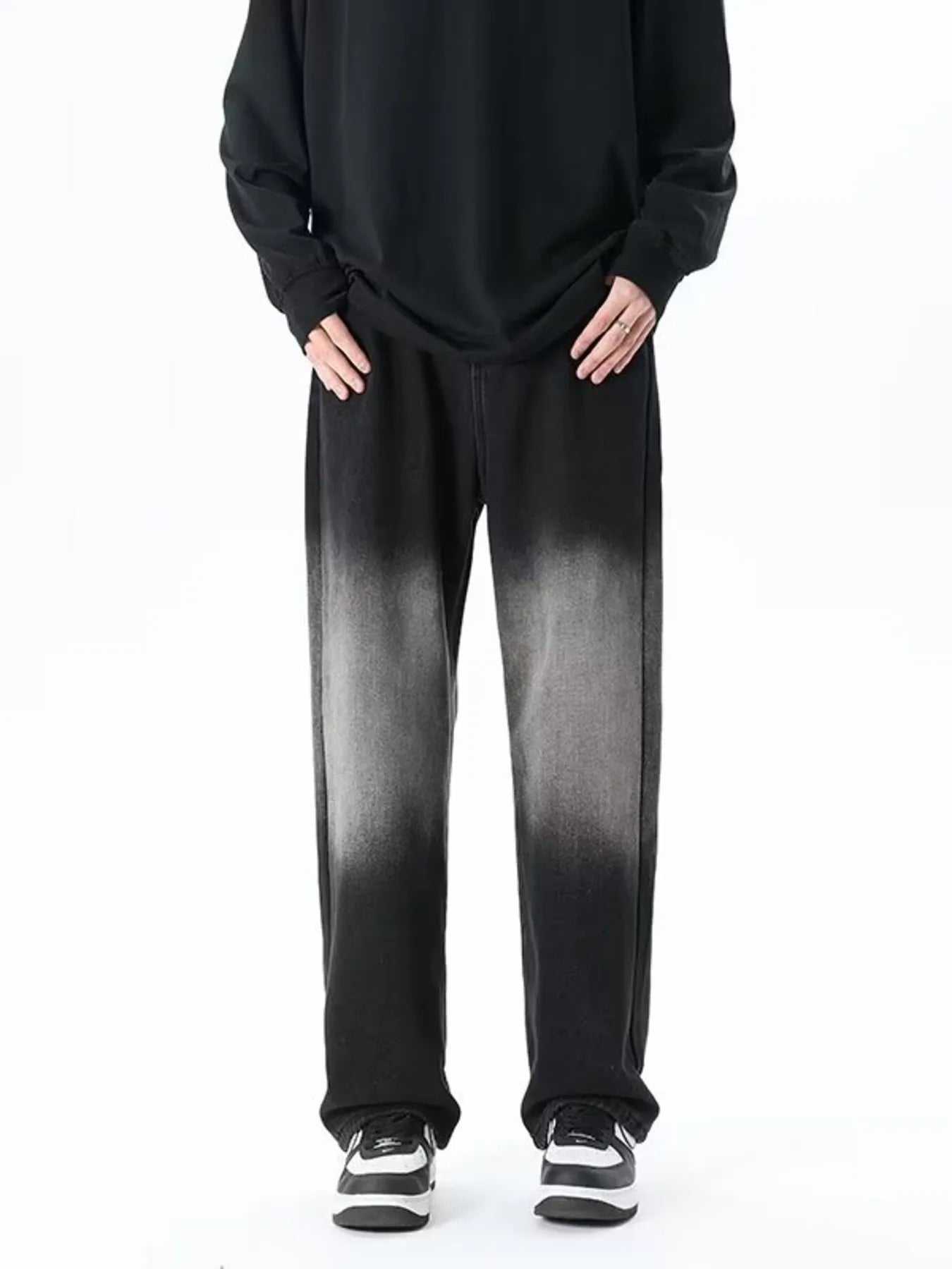 Relaxed Fit Straight Leg Men's Jeans - VogeLuxe