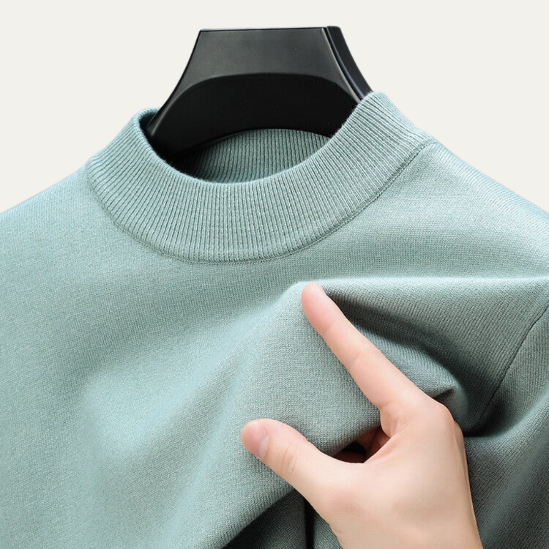 VogeLuxe | Men’s Minimalist Fine Gauge Crewneck Sweater