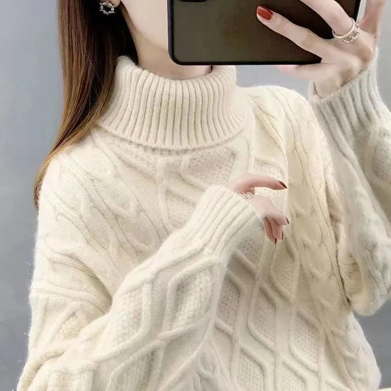 Cozy Women's Relaxed Fit Cable Knit Sweater