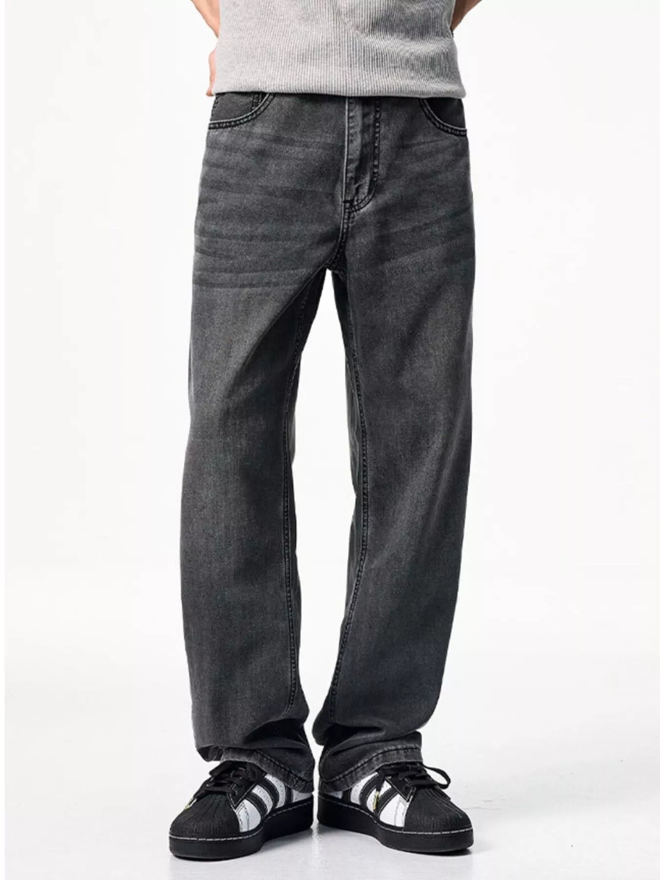 Comfortable Fit Straight Leg Blue Jeans - VogeLuxe