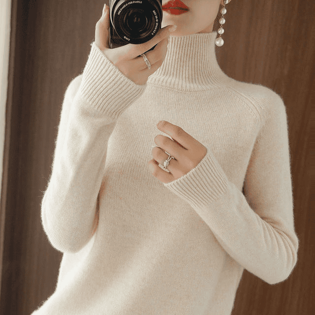 Cozy Women's Crew Neck Sweater - Thick Winter Knit