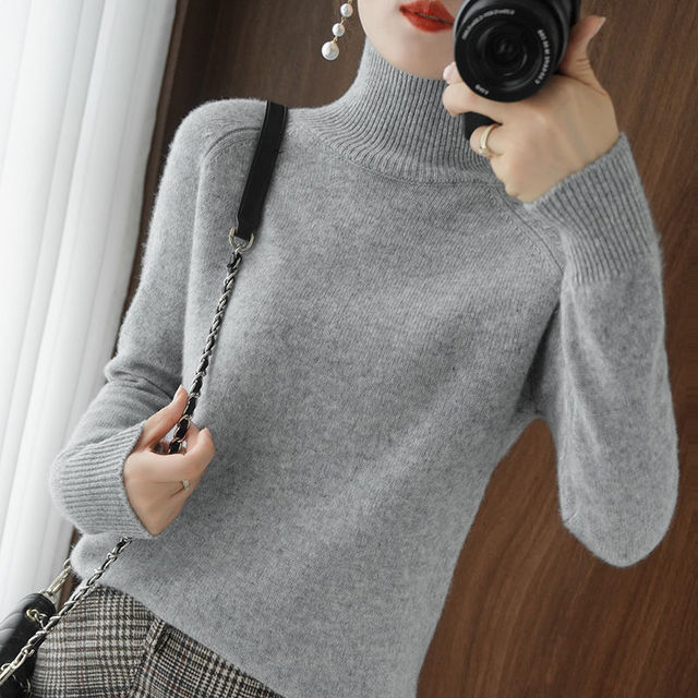 Cozy Women's Crew Neck Sweater - Thick Winter Knit