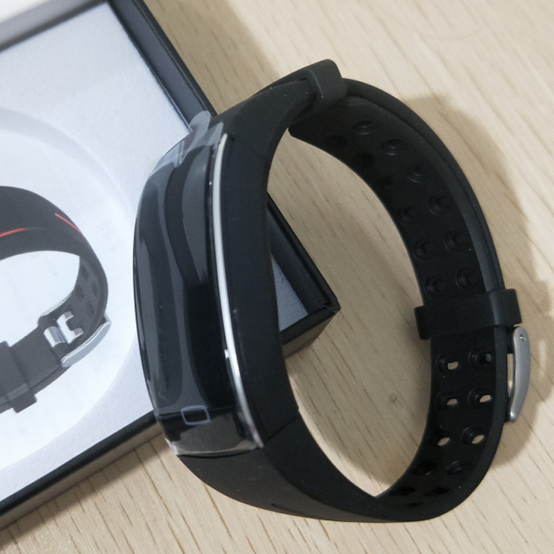 Accurate Fitness Smartwatch with BP and HR Tracker
