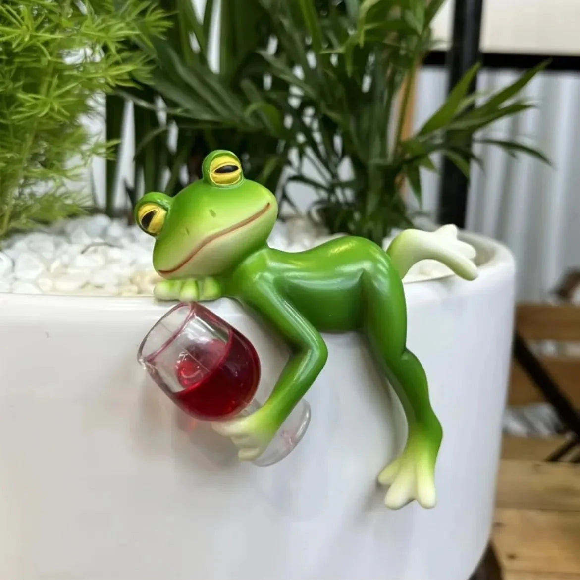 Fun Green Frog Figurine Decorative Garden Statue - VogeLuxe