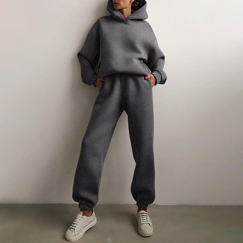 Women's Fashionable Athletic Tracksuit with Performance Fit