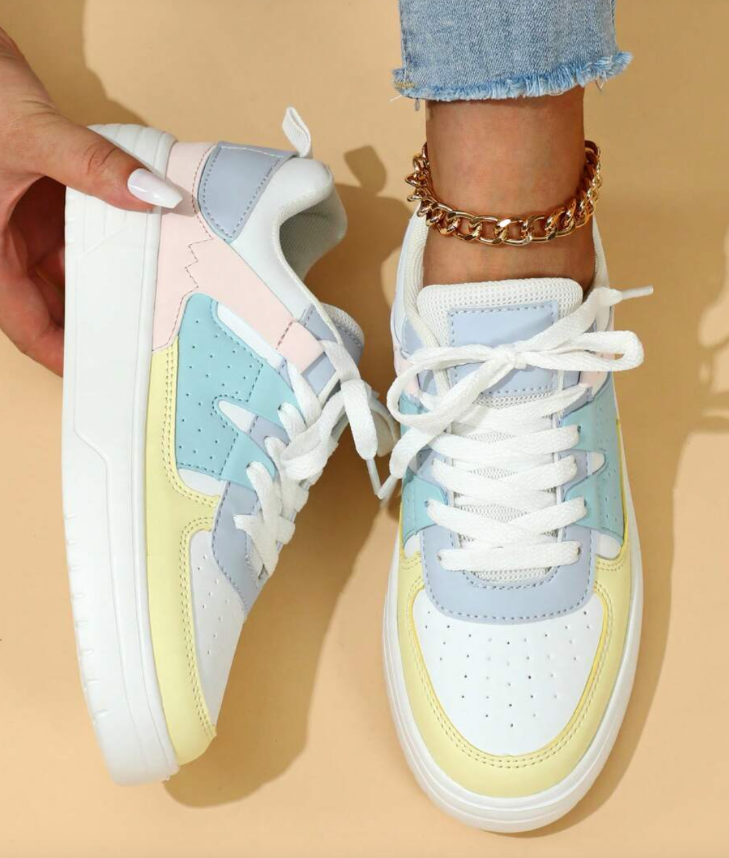 Comfortable Women's Casual Lace Sneakers - VogeLuxe