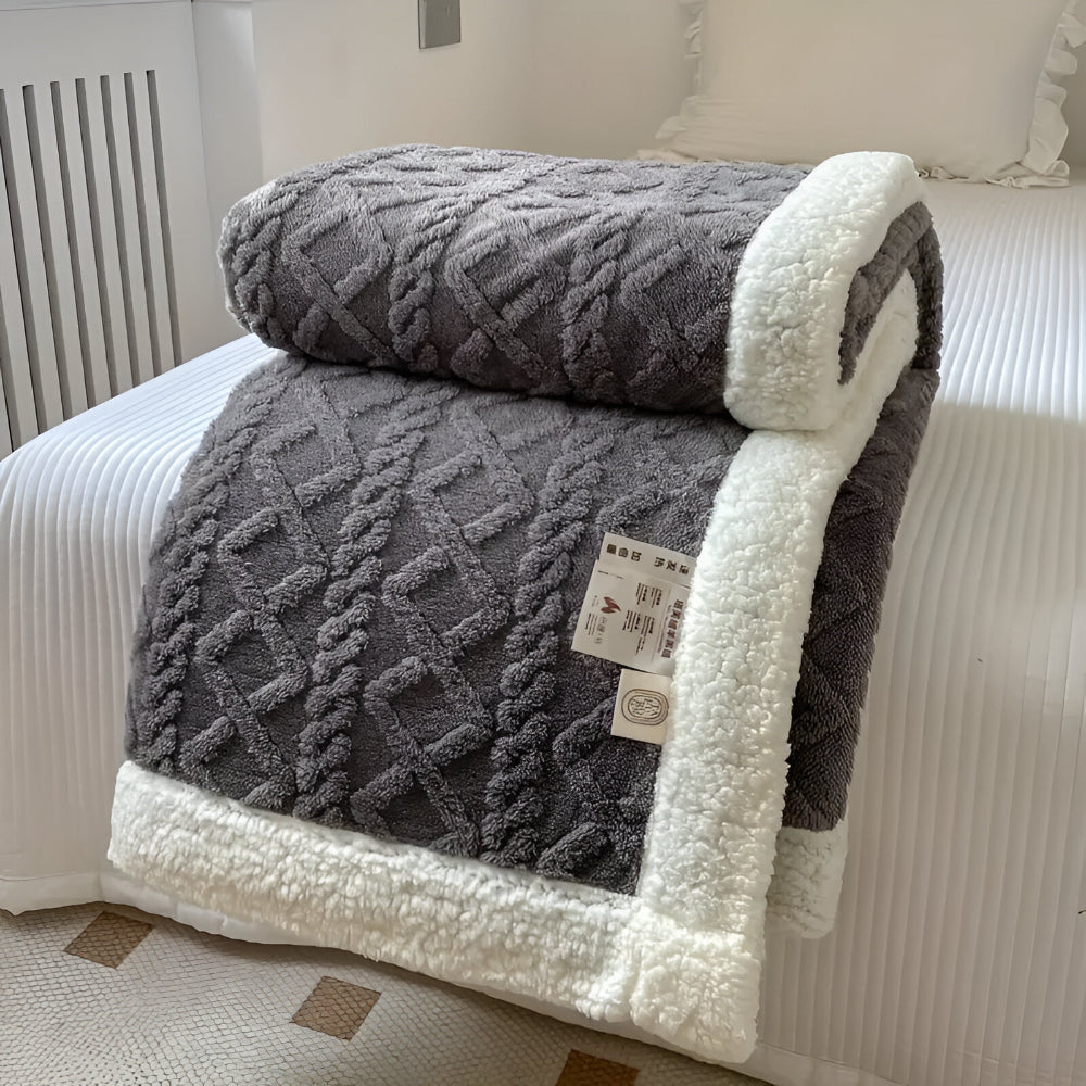 Cozy Plush Quilt Throw Blanket - VogeLuxe