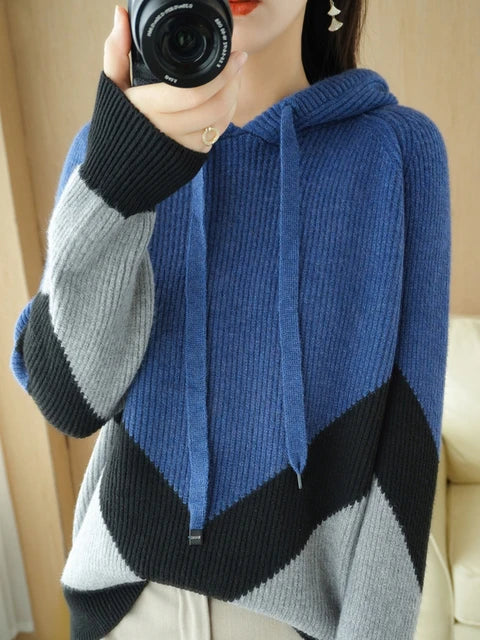 Cozy Women's Blue Crew Neck Cashmere Sweater - VogeLuxe