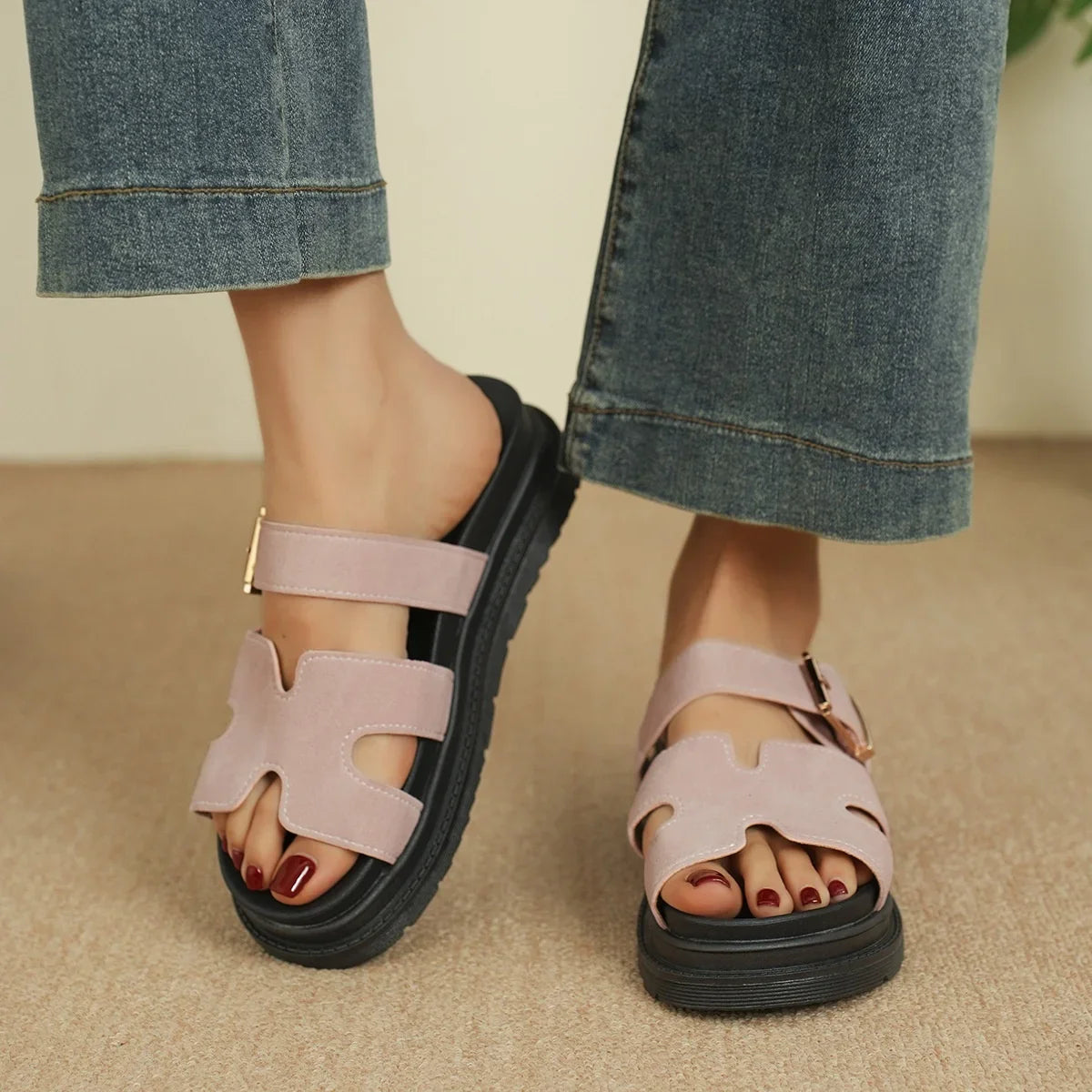 Comfortable Women's Buckle Beach sandals - Thick Sport Slides