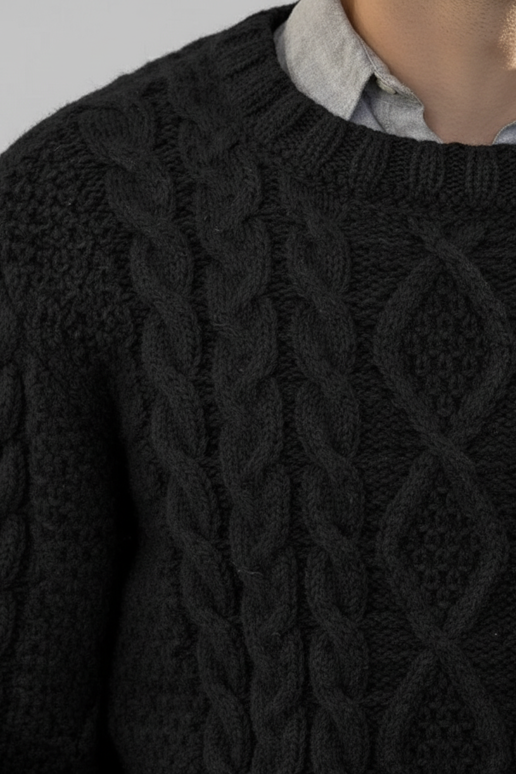 VogeLuxe | Men’s Chunky Cable Knit Crewneck Sweater