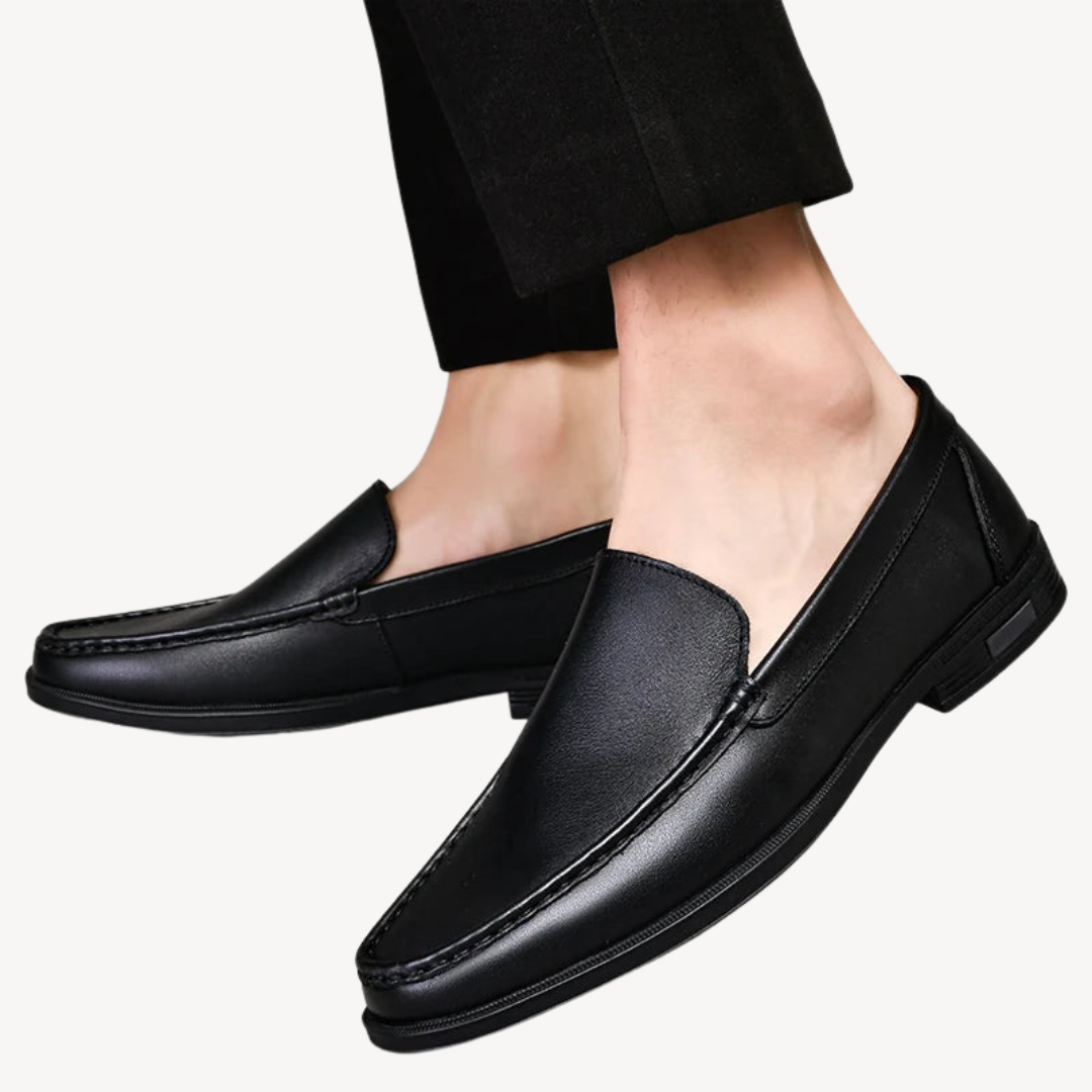 VogeLuxe | Men’s Timeless Moc Toe Loafers