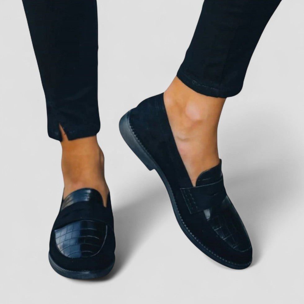 VogeLuxe | Women’s Vintage Cowhide Flats