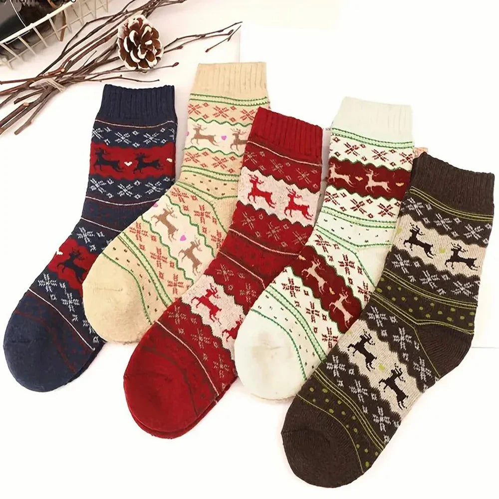 Cozy Deer Print Crew Socks for Women - VogeLuxe