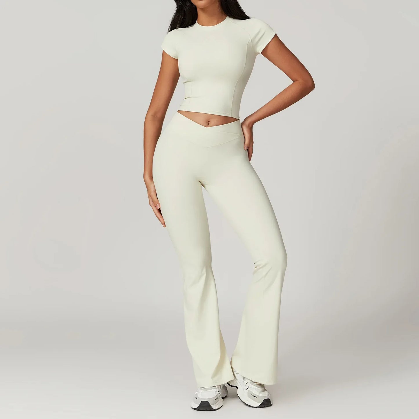 Comfortable 2-Piece Yoga Outfit - Sports Bra & Tight Pants