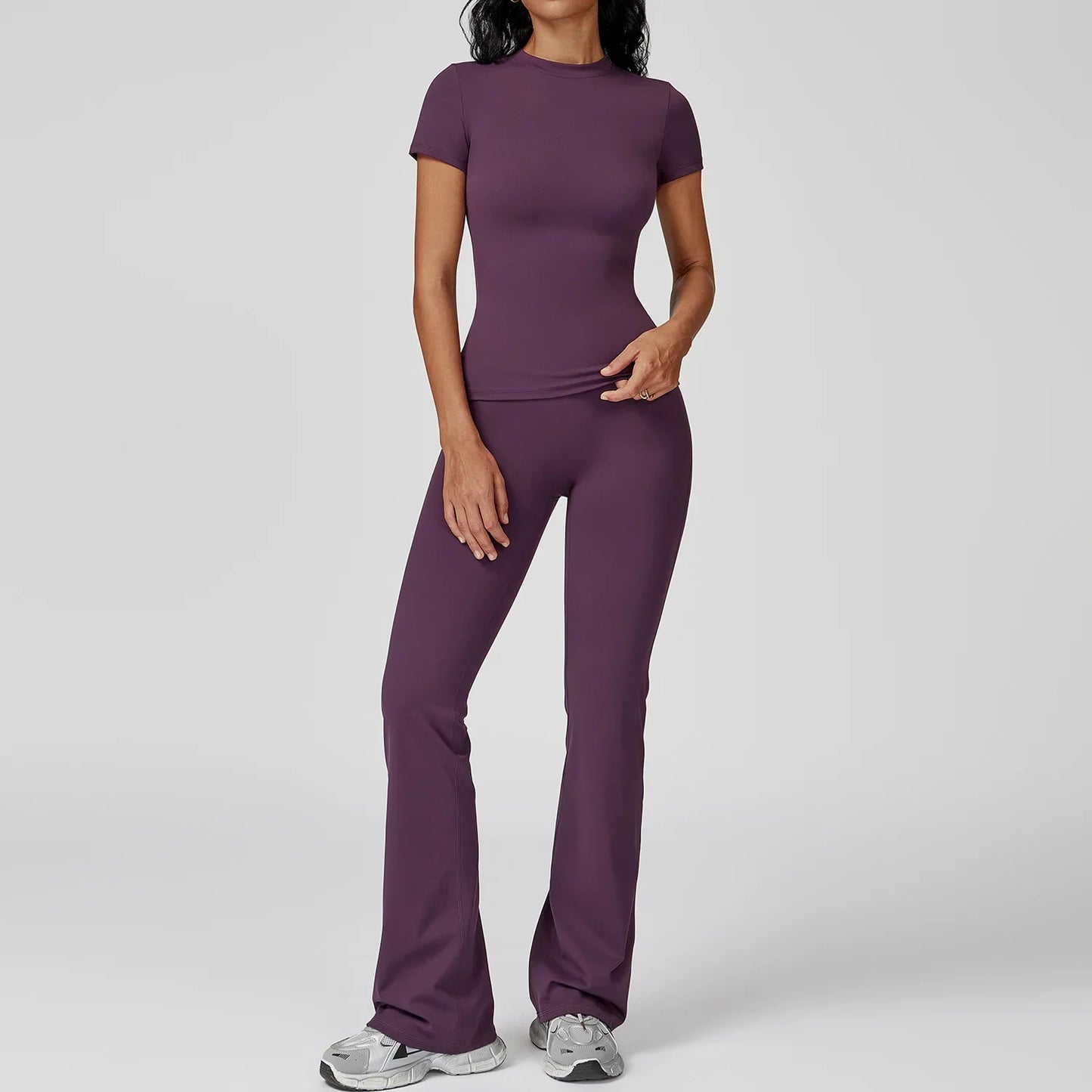 Comfortable 2-Piece Women's Fitness Outfit - VogeLuxe