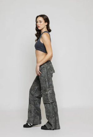 Women's Fashionable Cotton Cargo Pants with Relaxed Fit