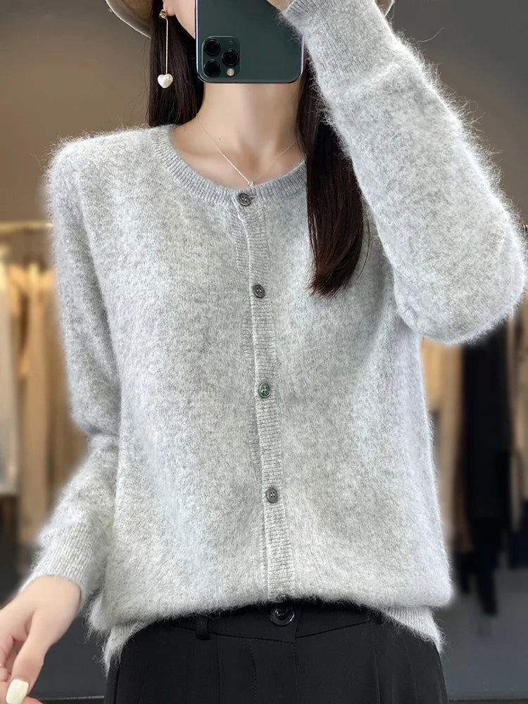 Luxurious Soft Cashmere Sweater - VogeLuxe