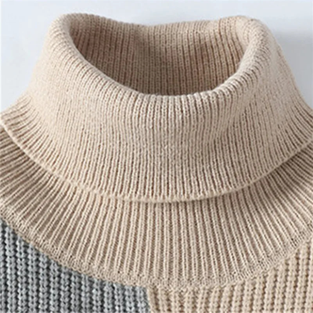 The Castelmola Men’s Knitted Colour Block Turtleneck Jumper 2