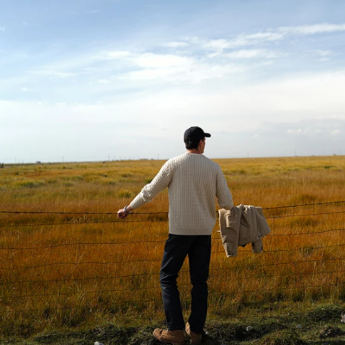 The Hever Men’s Cable Knit Crew Neck Sweater 5