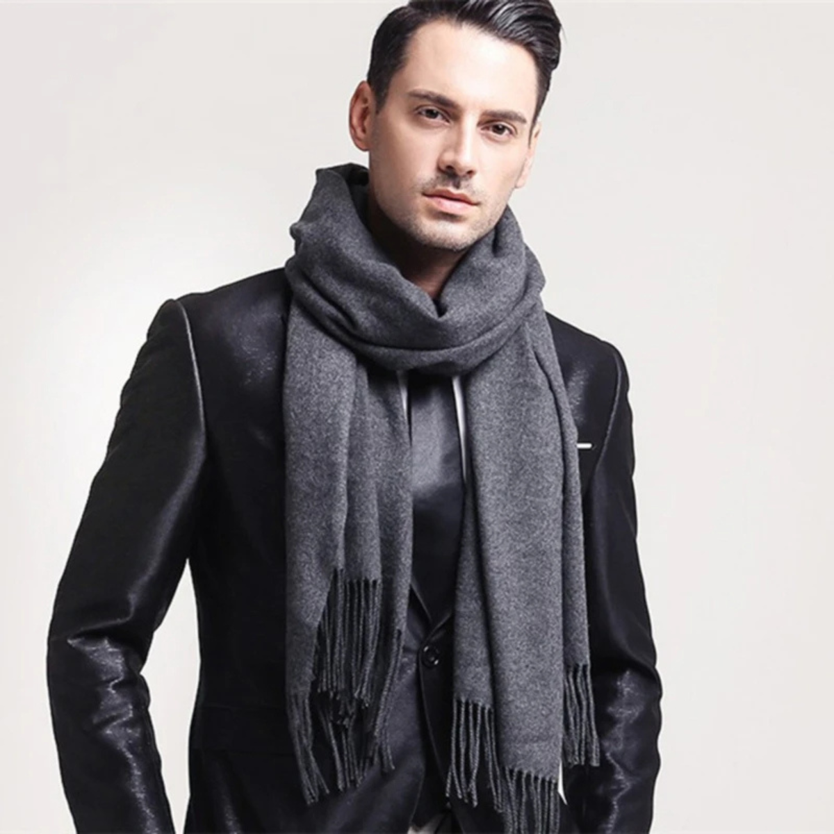 The Rive Gauche Cashmere Merino Scarf for Men - Grey 2