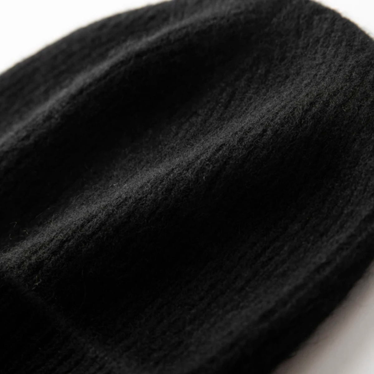 The Rockford Men's Soft Ribbed Knit Cashmere Beanie 2