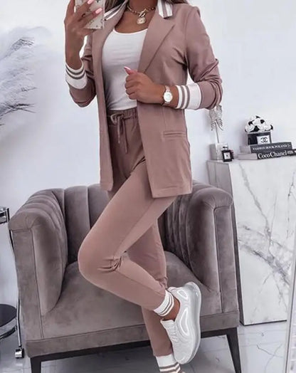Fashionable White Two Piece Blazer Pants Suit