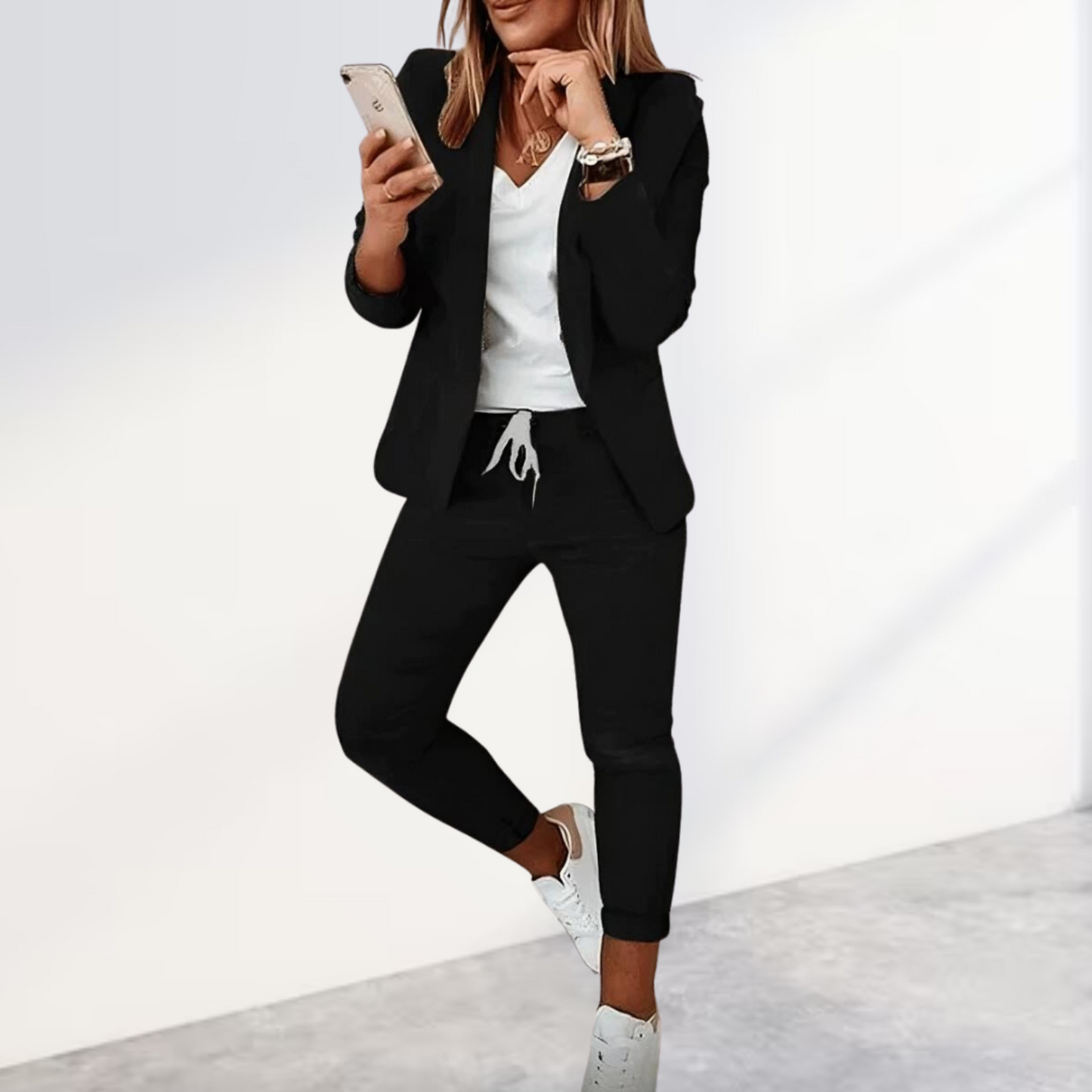 Ladies Slim Fit Pantsuit Outfit - BritishElegance