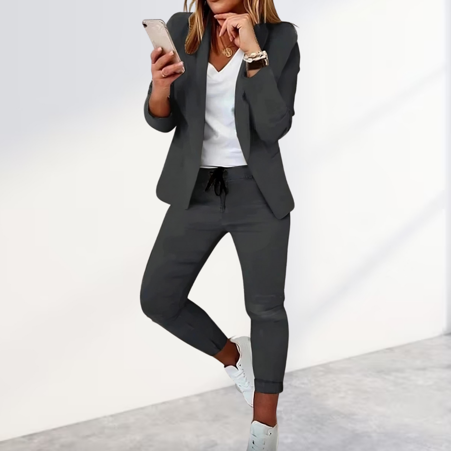 Ladies Slim Fit Pantsuit Outfit