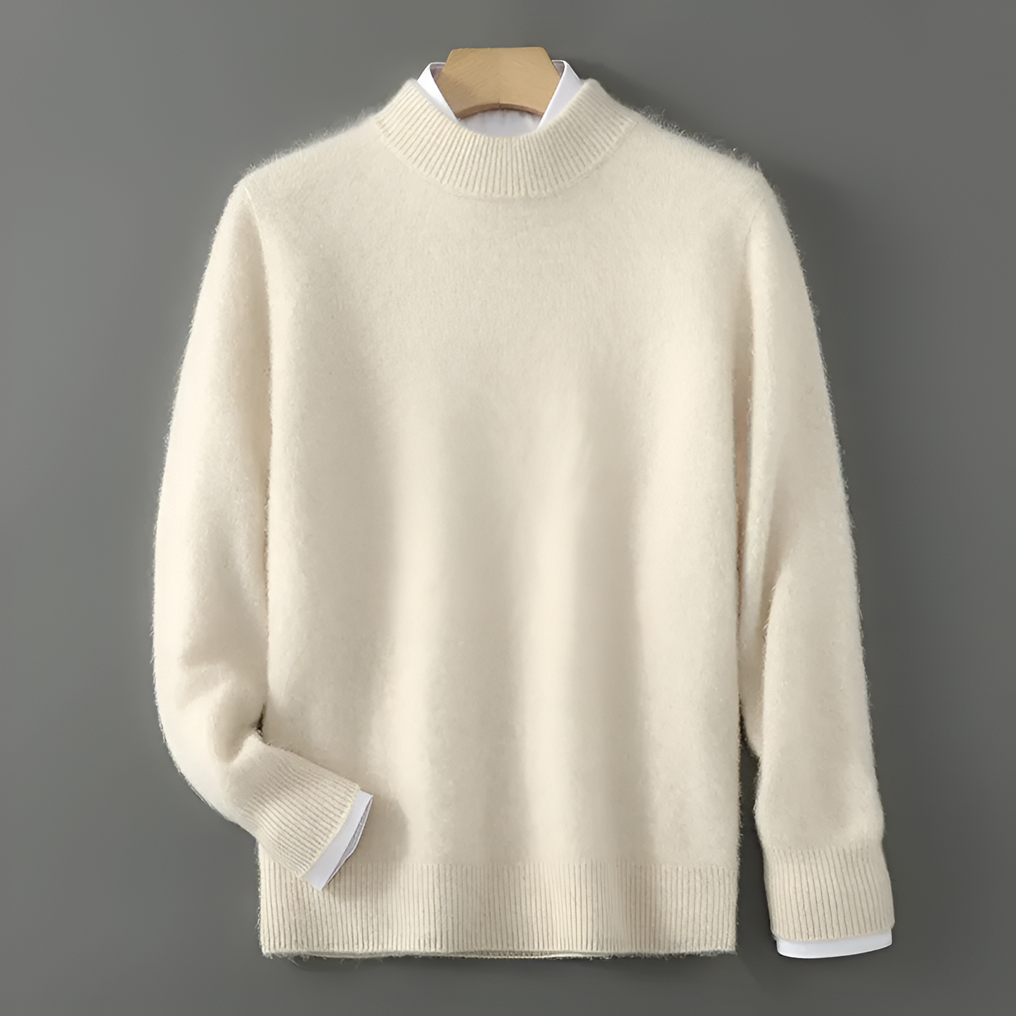 Soft Women's Crew Neck Cashmere Sweater - VogeLuxe