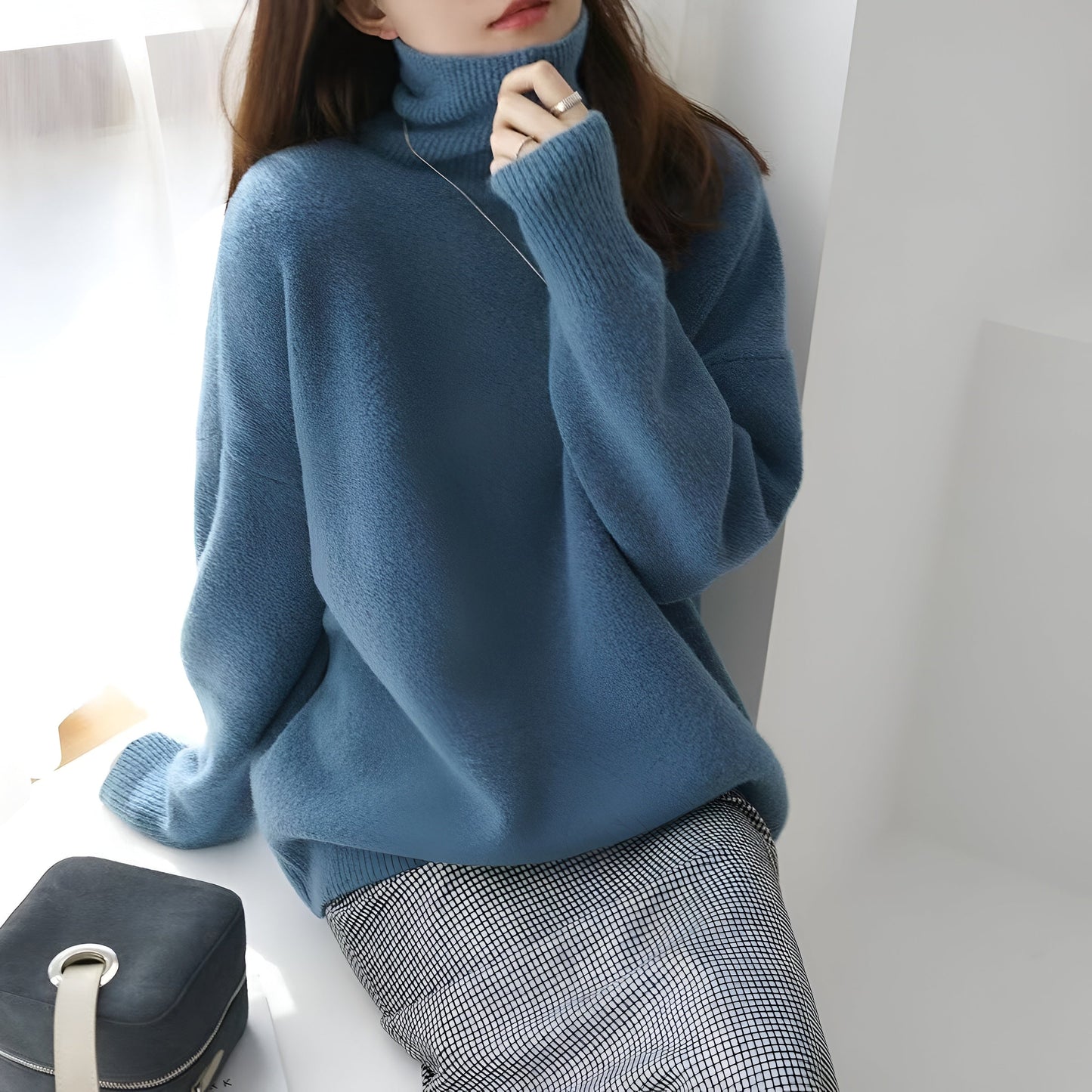Luxurious Women's Crew Neck Cashmere Sweater