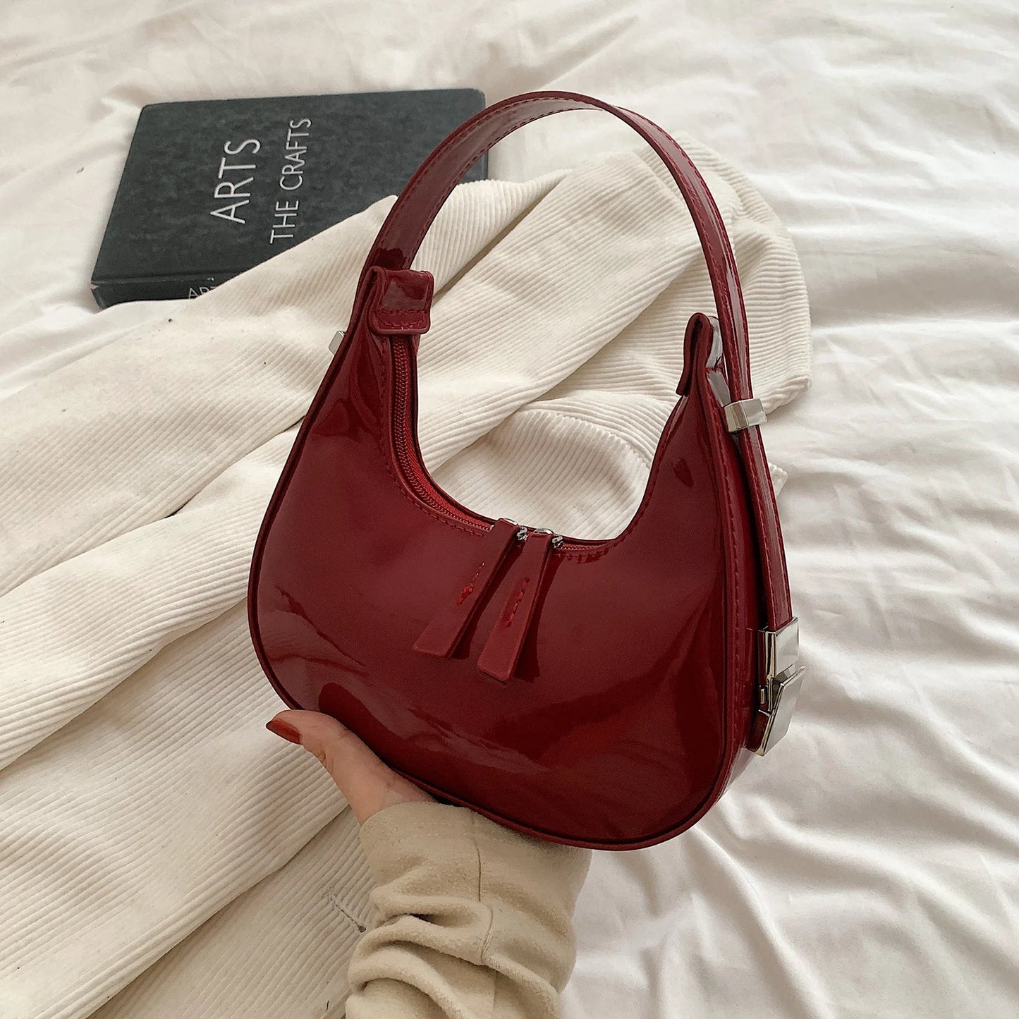 Stylish Crossbody Handbag for Daily Carry - BritishElegance