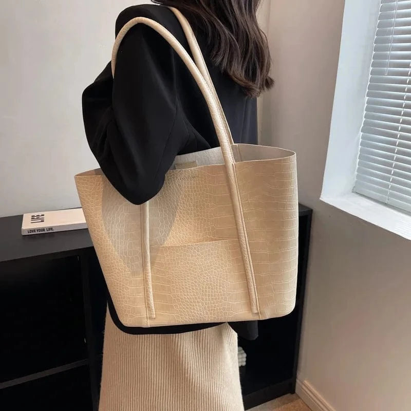 Classic Ladies Tote Bag for Daily Use