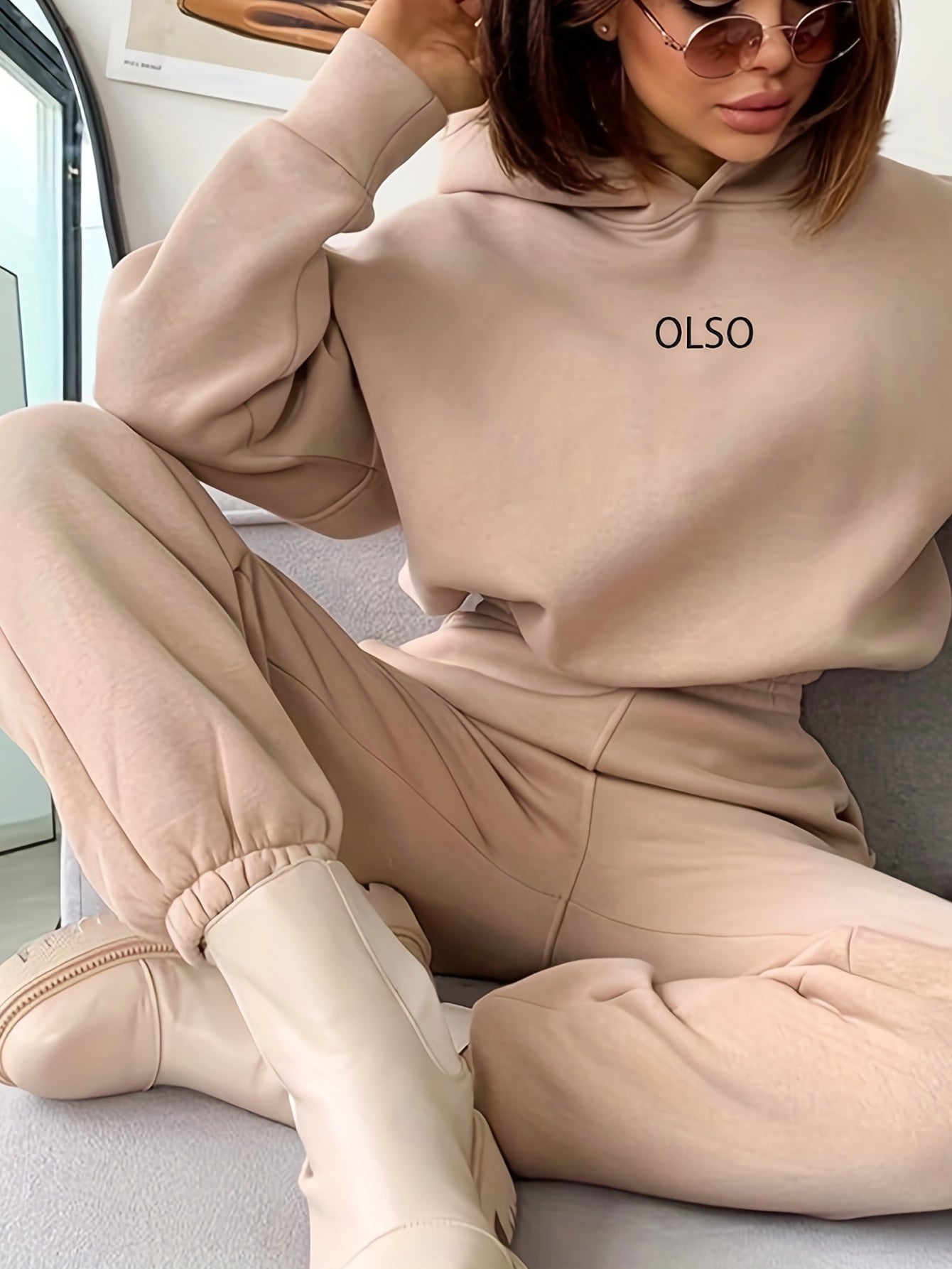 Comfy Women's Hoodie Sweatpants Tracksuit Set with Elastic Waist